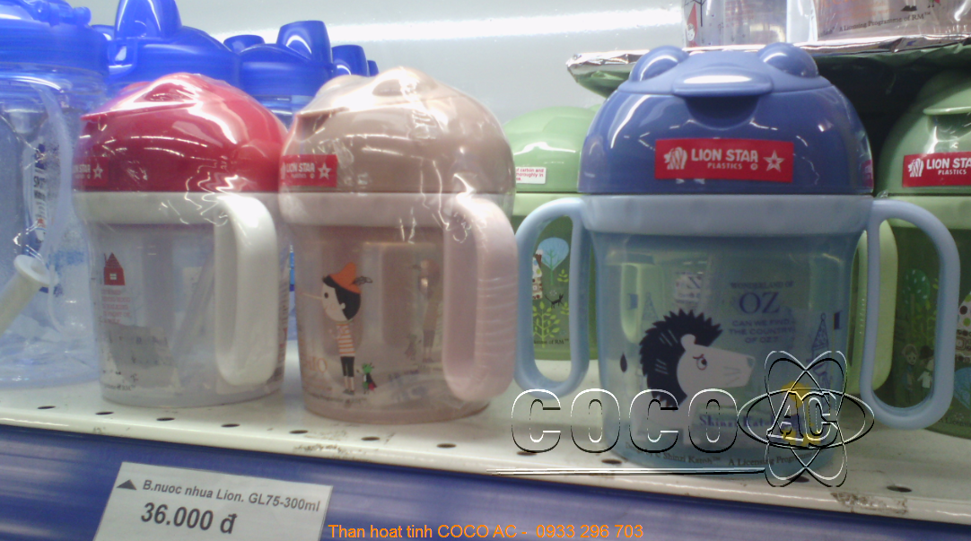 Dòng sản phẩm bình nước uống cho bé của Lion Star sử dụng túi than hoạt tính để khử mùi, khử độc